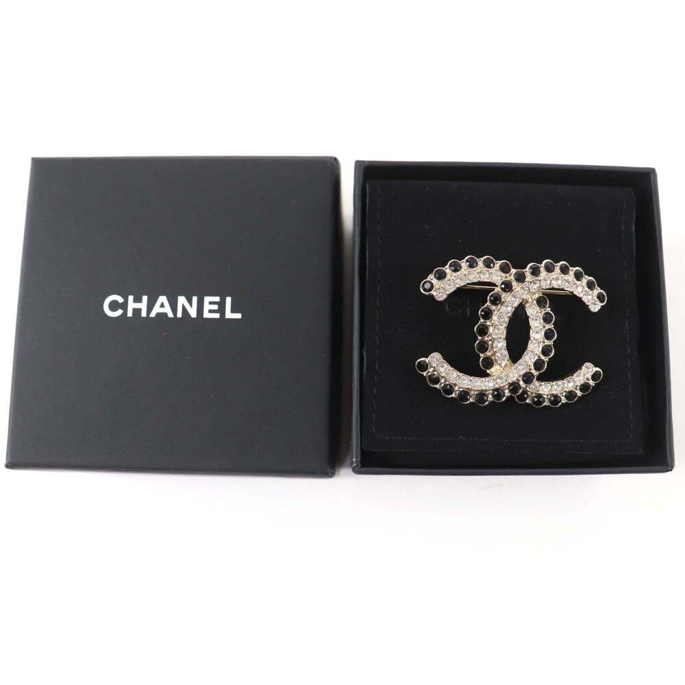 CHANEL Black Logo Brooch - Picture 2 of 6
